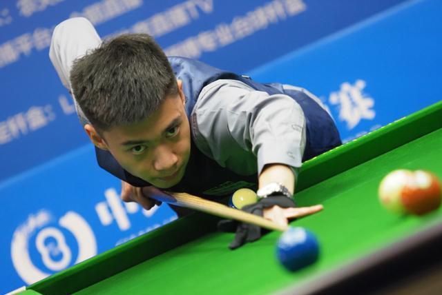 对手前锋的 对手前锋的